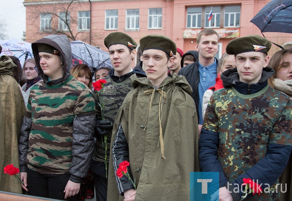 МИТИНГ У ПАМЯТНИКА ТАГИЛЬЧАНАМ – ГЕРОЯМ СОВЕТСКОГО СОЮЗА И ПОЛНЫМ КАВАЛЕРАМ ОРДЕНА СЛАВЫ