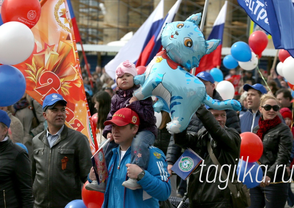 Великой Победе-70 лет. Военный  парад и демонстрация. Н-Тагил.