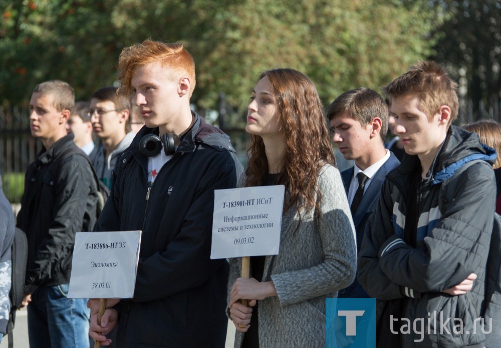 Торжественная линейка в честь начала учебного года в Нижнетагильском филиале УрФУ