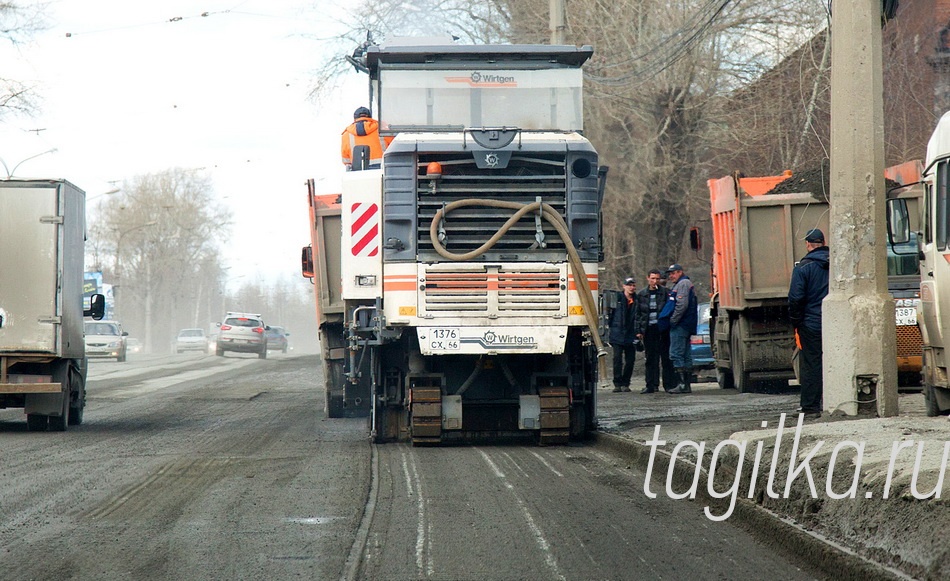 Начался ремонт дорог. Улица Индустриальная.