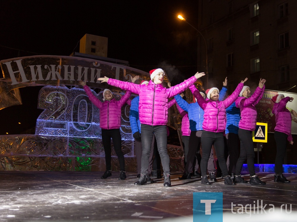 В Нижнем Тагиле зажгли огни на главной ёлке