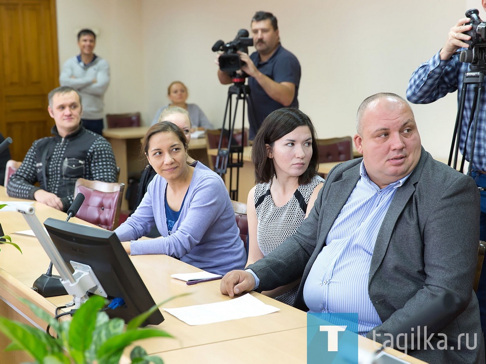 Молодым семьям вручили сертификаты на приобретение (строительство) жилья.

Важно отметить, что в мае этого года в нашем городе уже была оказана материальная поддержка молодым семьям по специальной федеральной программе «Жилище». Тогда был вручен 31 сертификат. Размер выплат составил от 690 тысяч до 1,7 миллиона рублей. На эти цели из муниципального бюджета было выделено 15 миллионов рублей, из федерального – 9,3 миллиона рублей, и еще 9,8 миллиона рублей поступило из областной казны

Пресс-служба Администрации города
Фото Сергея Казанцева