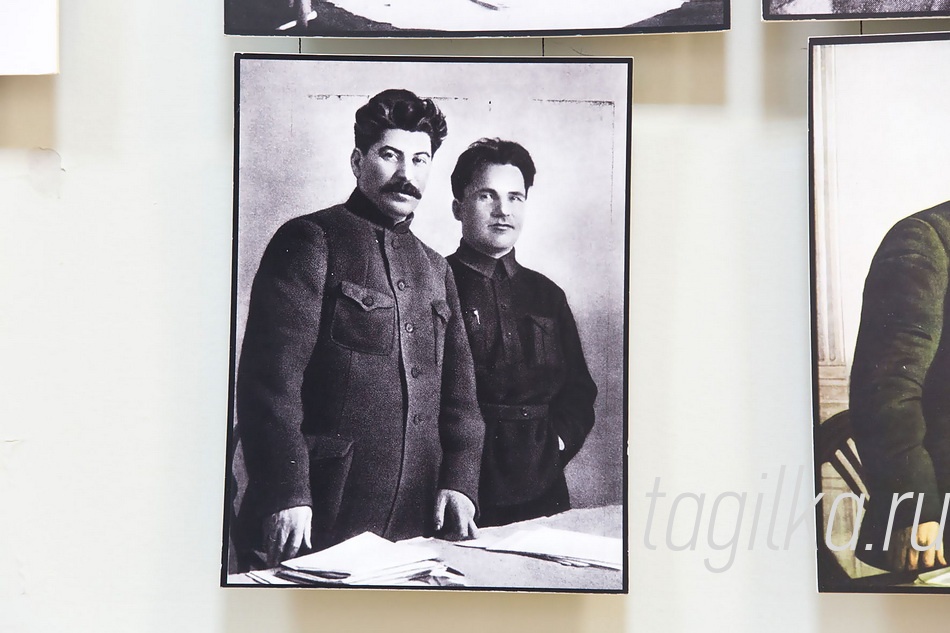 «Комиссар исчезает. Фальсификация фотографий и искусства в сталинскую эпоху».