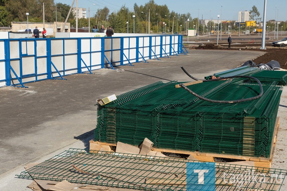 В этом году благоустройство по программе «Комфортная городская среда» ведется, помимо парка «Народный», еще в девяти дворах. В муниципалитете начата работа по формированию заявки на реализацию программы в 2019 году. Проекты для четырех территорий «Тагилгражданпроект» подготовил, на очереди разработка документации для общественных зон - Пионерского сквера на Вагонке и центра семейного отдыха в ТОС «Пограничный».

Пресс служба Администрации города
Фото Сергея Казанцева