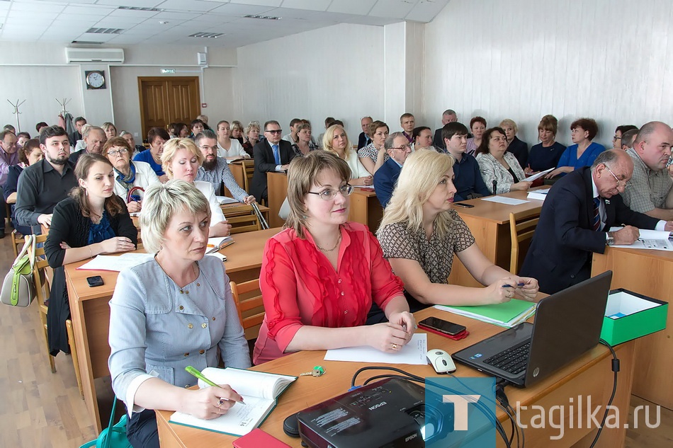 Сегодня представители общественности Нижнего Тагила в ходе почти двухчасовой встречи в мэрии с главой регионального минздрава поднимали самые наболевшие вопросы медицинского обслуживания в нашем городе.