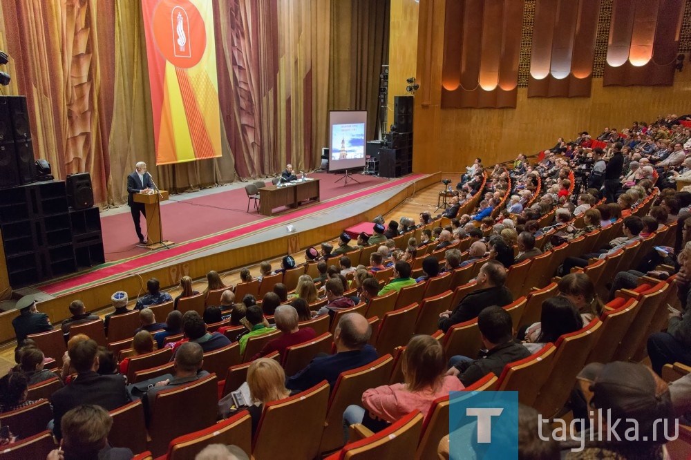 Встреча представителей общественной палаты города и активистов 250 общественных организаций.