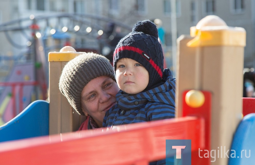 Сегодня торжественно открылся обновленный двор домов на улице Нижней Черепанова №13, 15, 9,11,17,19, 21