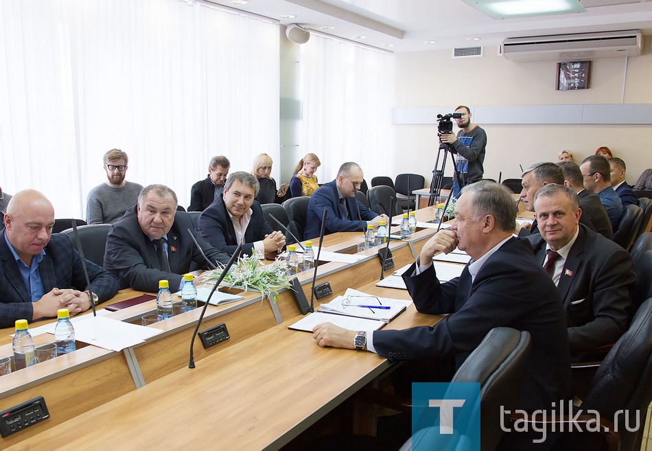 Депутаты не хотели, чтобы Владимир Радаев ушел из гордумы.