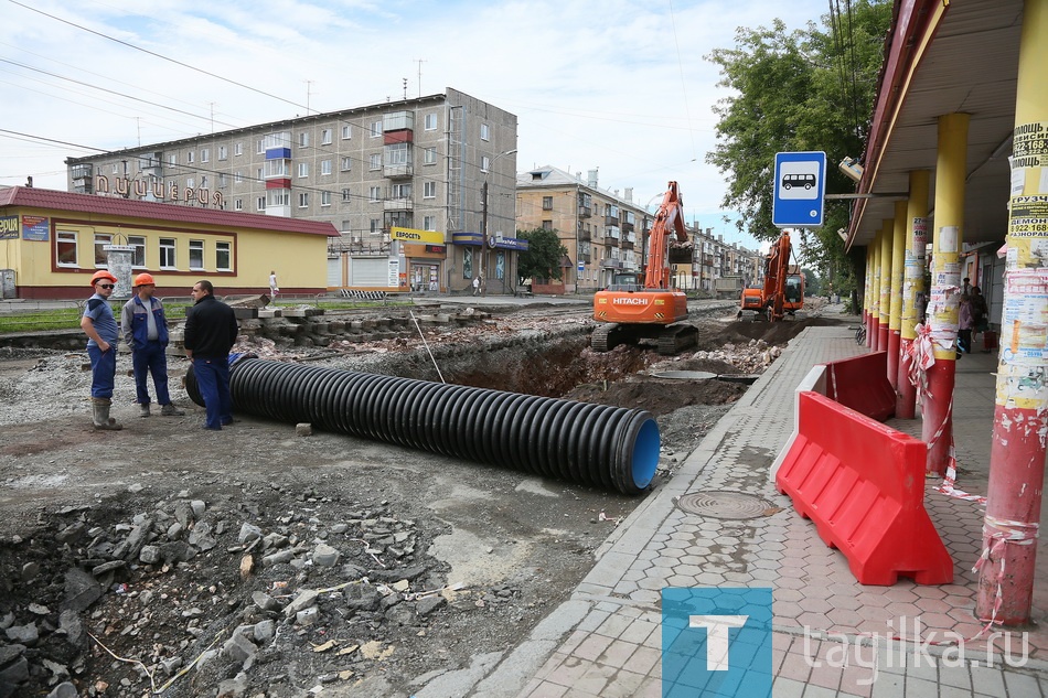 На улице Космонавтов в Нижнем Тагиле монтируют ливневую канализацию