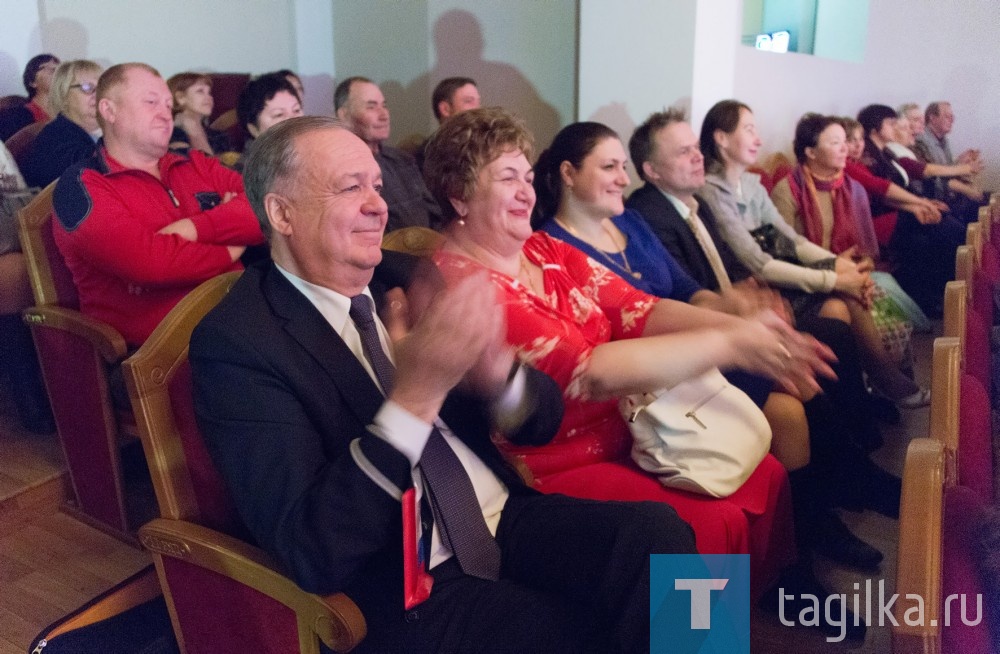 Во время торжественного собрания были продемонстрированы презентация, посвященная 25-летию избирательной системы России, и ретроспектива развития избирательной системы на территории города в фотографиях и видеоматериалах.