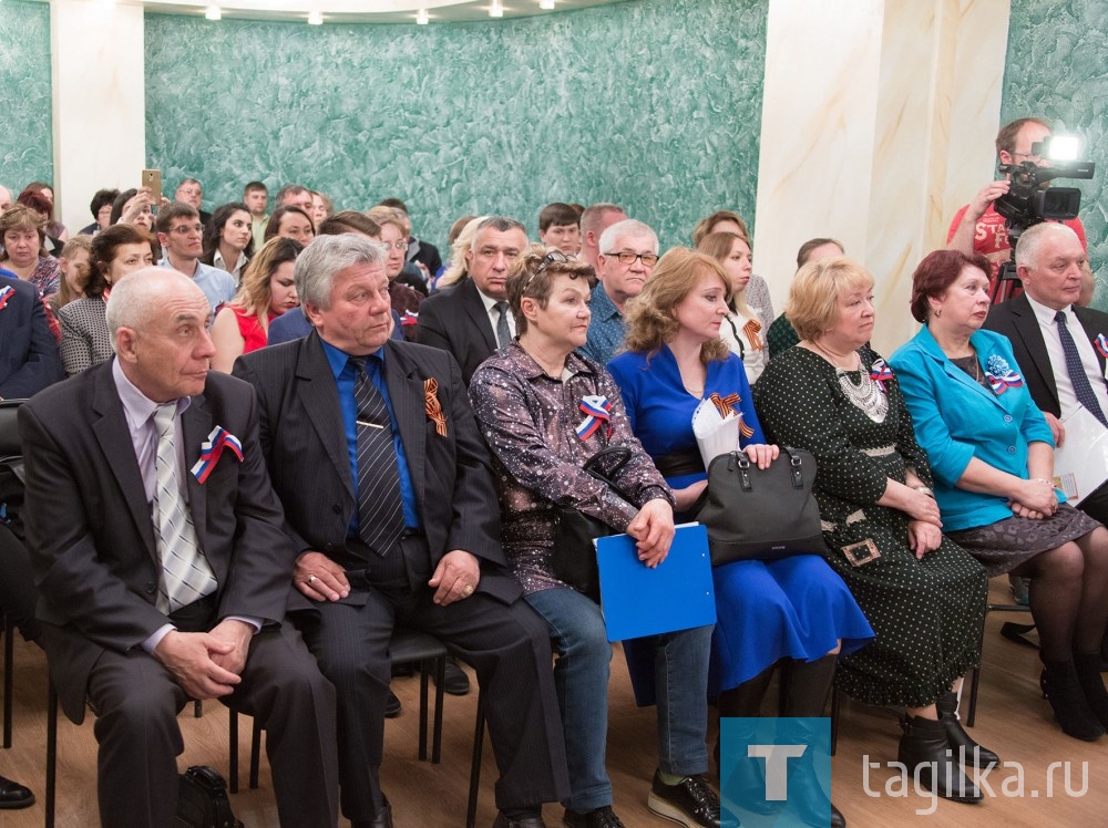 Вера в честь Дня местного самоуправления в общественно-политическом центре чествовали тагильчан, которые много лет занимаются волонтерством и благотворительной работой на благо тагильчан.

Благодарности от главы города Сергея Носова получили 25 руководителей НКО, еще пять активистов наградила Общественная палата Нижнего Тагила.
