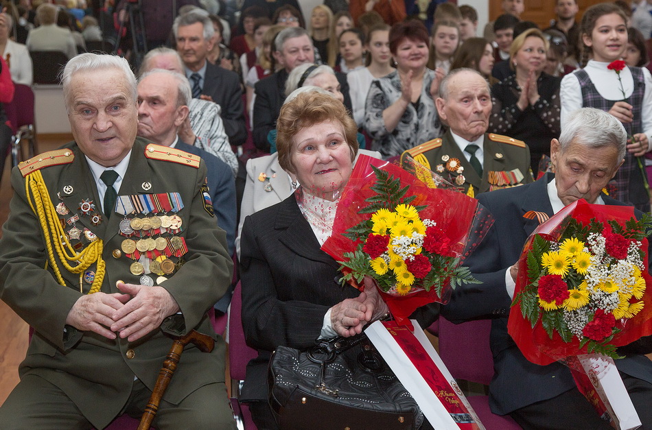 Вручение юбилейных медалей "70 лет Победы в Великой Отечественной войне 1941-1945 г.г." ветеранам г. Н-Тагила.