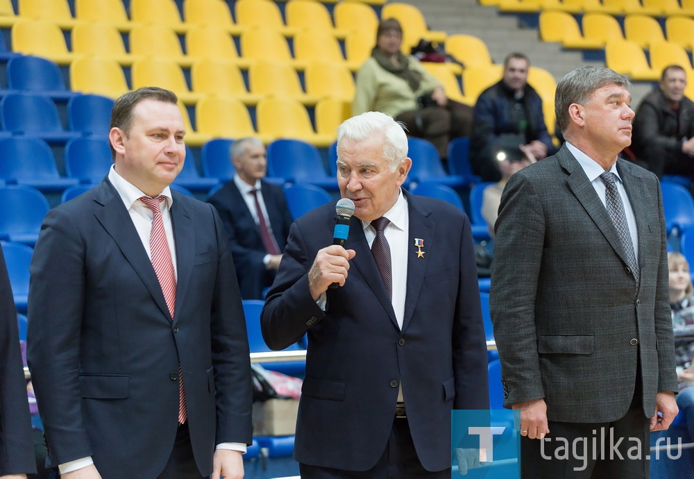 В Нижнем Тагиле проходит детский турнир по волейболу на призы Николая Карполя