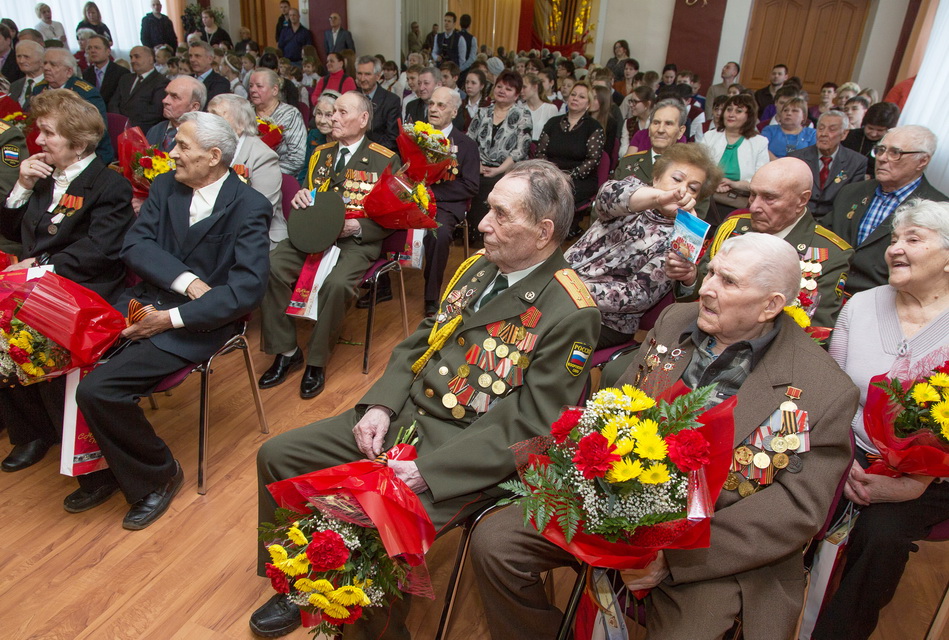 Вручение юбилейных медалей "70 лет Победы в Великой Отечественной войне 1941-1945 г.г." ветеранам г. Н-Тагила.