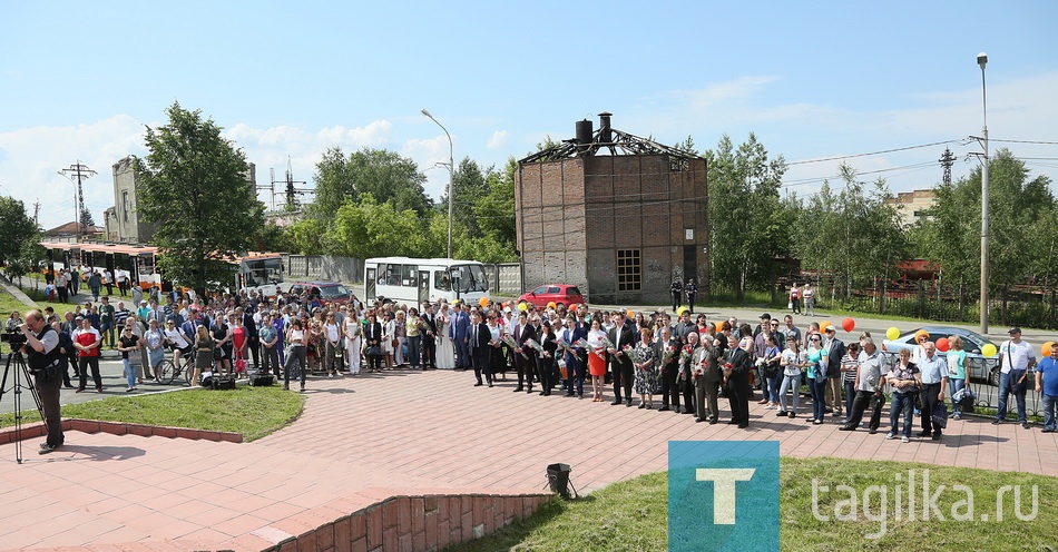 Тагильчане возложили цветы к мемориалу металлургов