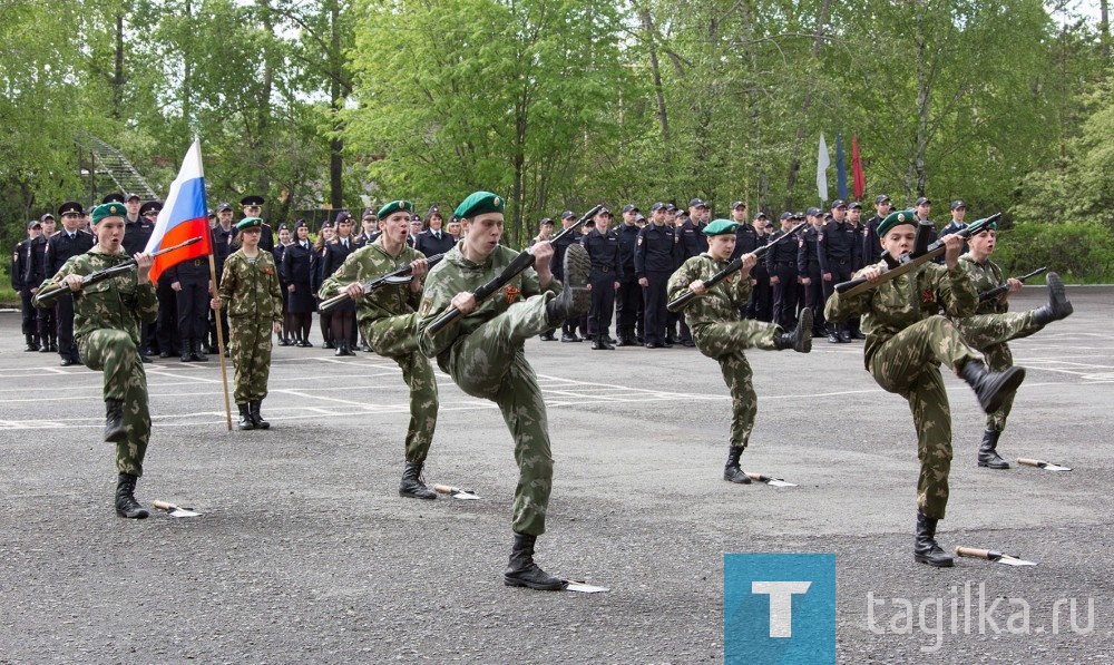 С показательным номером выступили курсанты военно-патриотического клуба «Ратник».