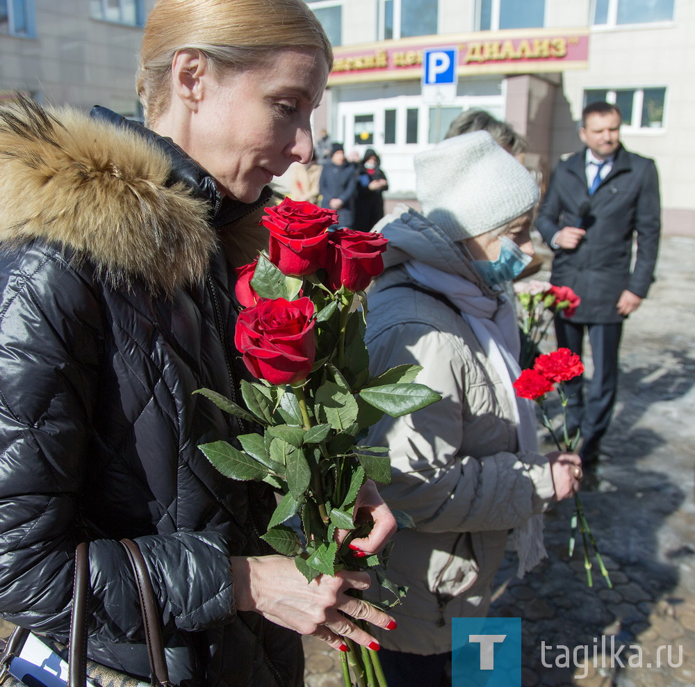 В Нижнем Тагиле открыли мемориальную доску врачу Игорю Махову – организатору и руководителю первого в России центра гемодиализа