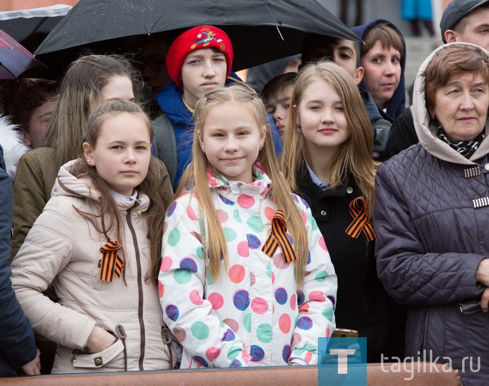 МИТИНГ У ПАМЯТНИКА ТАГИЛЬЧАНАМ – ГЕРОЯМ СОВЕТСКОГО СОЮЗА И ПОЛНЫМ КАВАЛЕРАМ ОРДЕНА СЛАВЫ