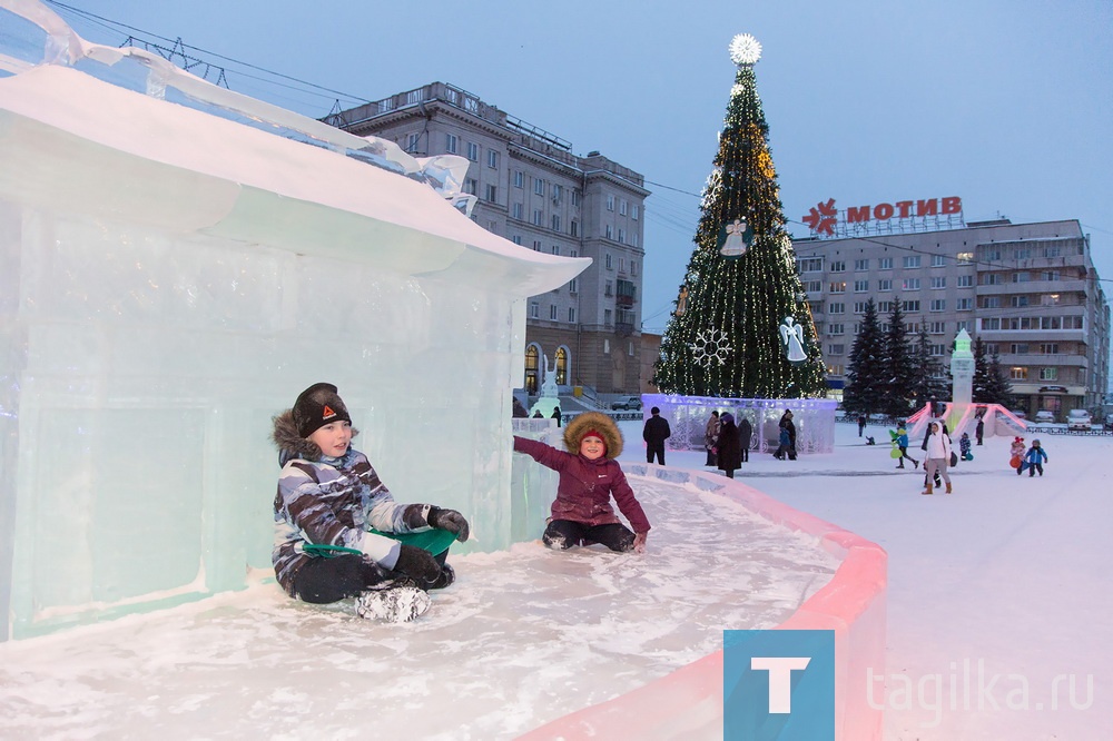 Зимние каникулы закончились, но ледовые городки продолжают работать