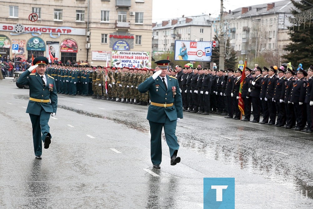 Парад Победы. Бессмертный полк.

Парад Победы открылся приветствием представителей Нижнетагильского гарнизона, кадетов, юных моряков