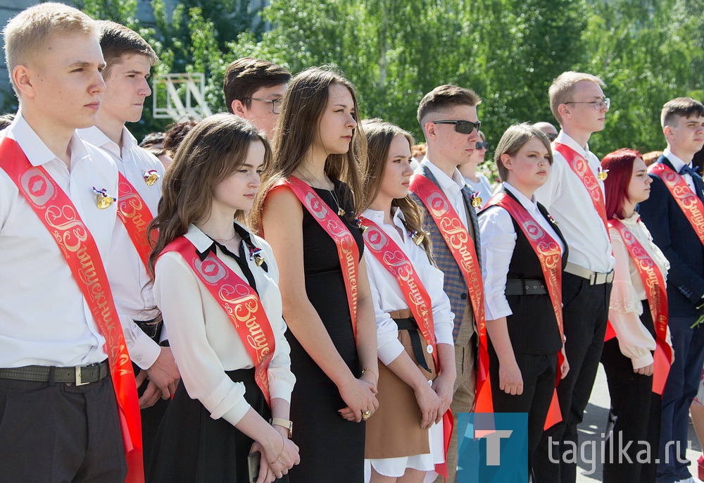 В школах Нижнего Тагила прозвенели последние звонки