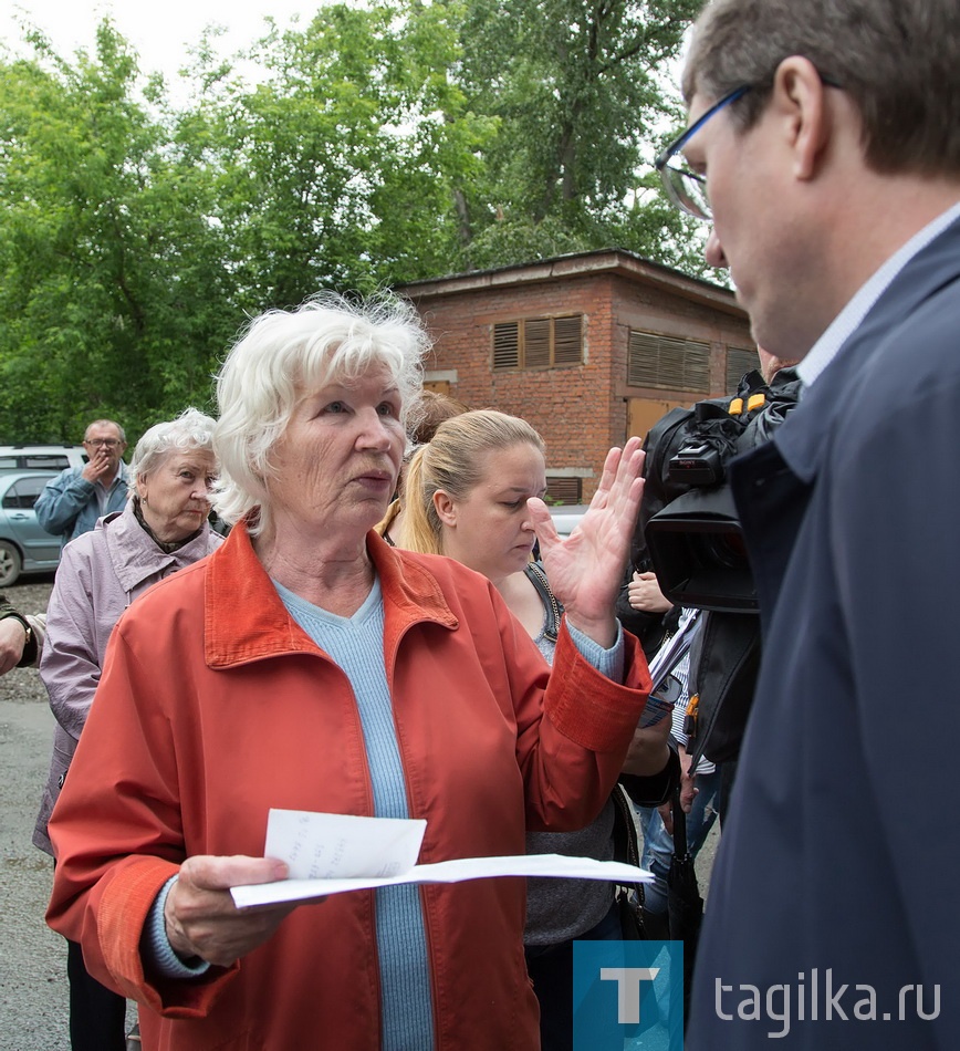 Жители улицы Аганичева пообщались с Сергеем Носовым и Вячеславом Малых