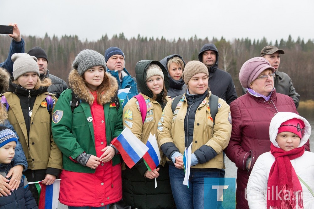 Владислав Пинаев открыл митинг в деревне Усть-Утка , посвященный Дню народного единства