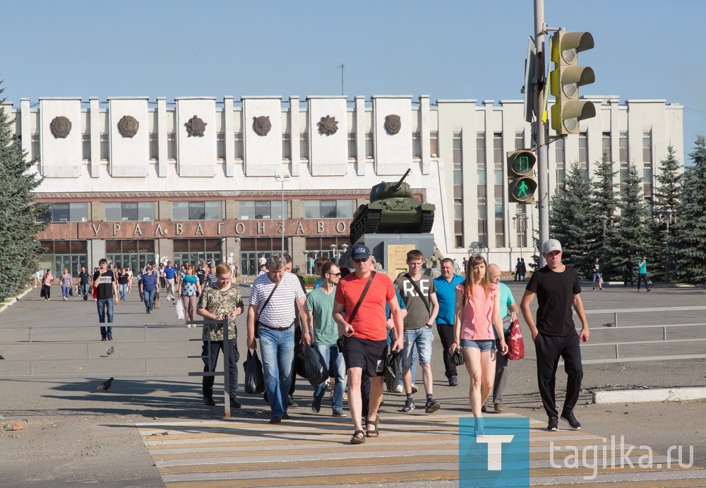 Сегодня утром временно исполняющий полномочия главы города Владислав Пинаев встретился с лидерами профсоюза УВЗ. Рассказал о себе, обозначил ключевые моменты в развитии Нижнего Тагила, ответил на вопросы.