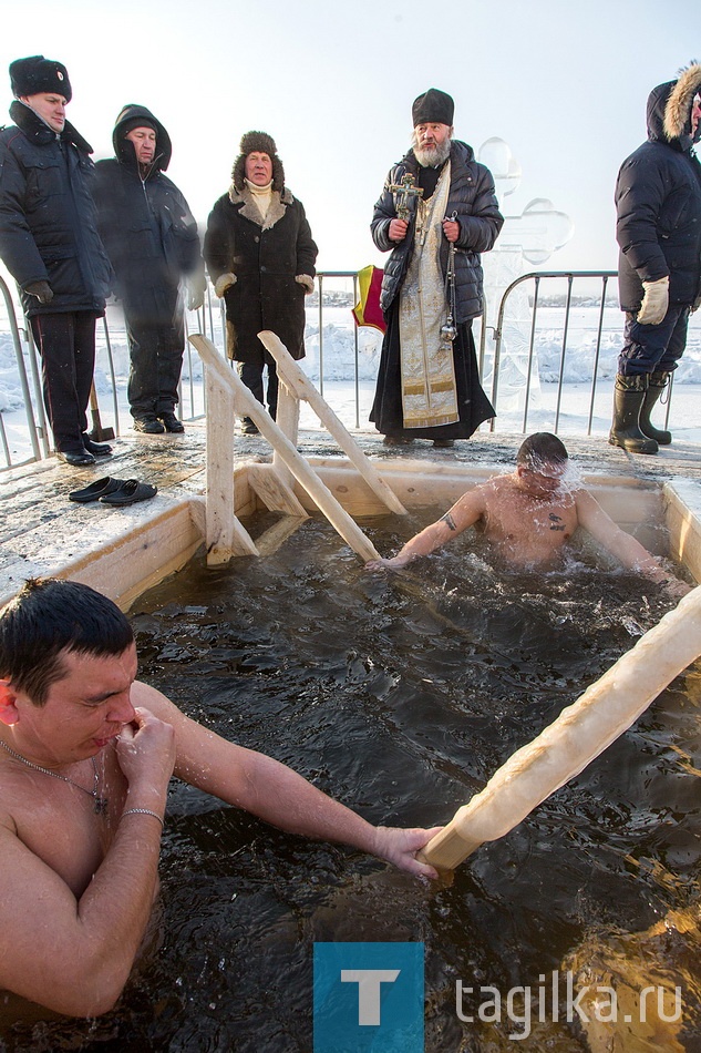 Крещенские купания в проруби