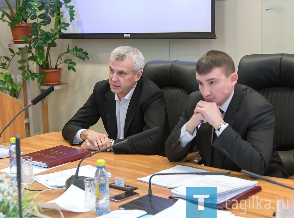 По словам главы города Сергея Носова, теперь предстоит решить одну из самых сложных задач - доказать на уровне области необходимость вернуть Нижнего Тагила 500 миллионов рублей, «срезанных» в ходе корректировки регионального бюджета. Утвердить не 200, а, минимум, 400 миллионов рублей на городское хозяйство. Причем, даже эта сумма не будет слишком высока. Это реальные расходы 2016 года, которые указывают на то, что город умеет рационально использовать деньги на ведение хозяйства с учетом удорожания всех ресурсов.

Анжела Голубчикова
Фото Сергея Казанцева