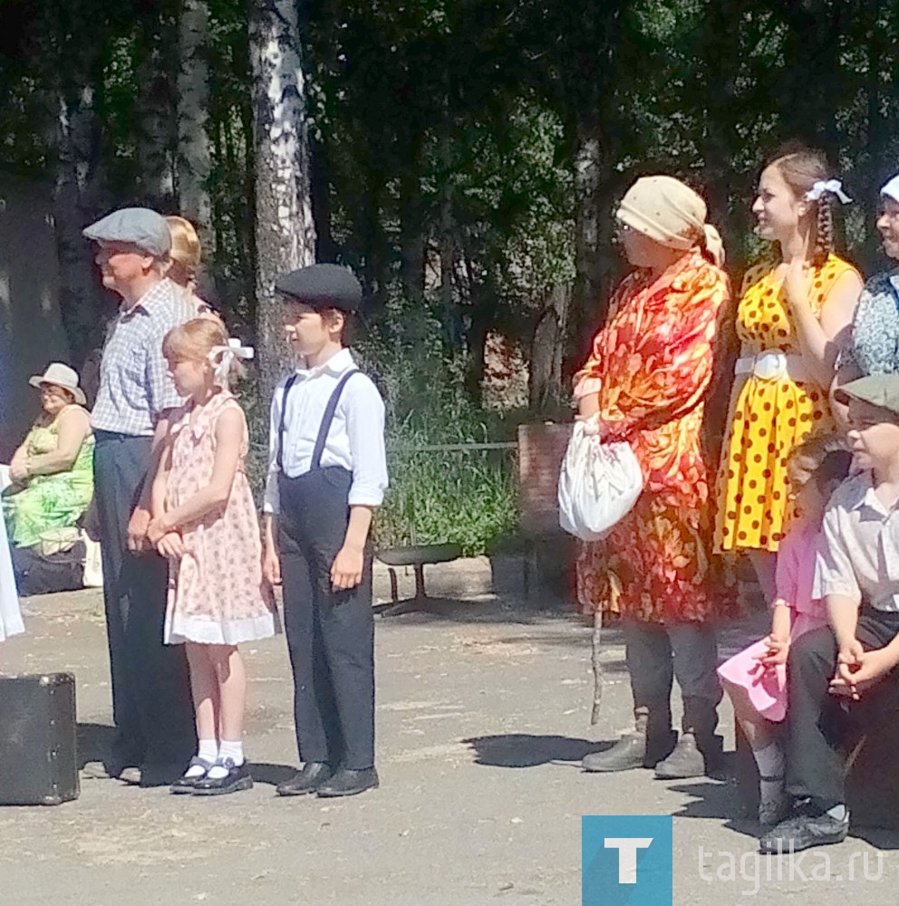 В Нижнем Тагиле прошла историческая реконструкция " Как семья меня провожала"