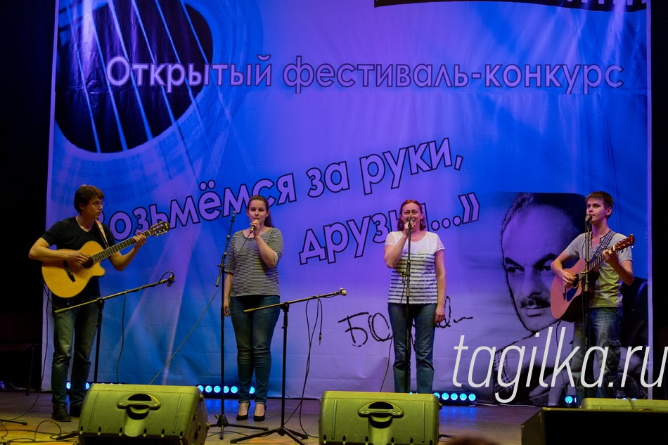 «Возьмемся за руки, друзья…». Гала-концерт

Автограф