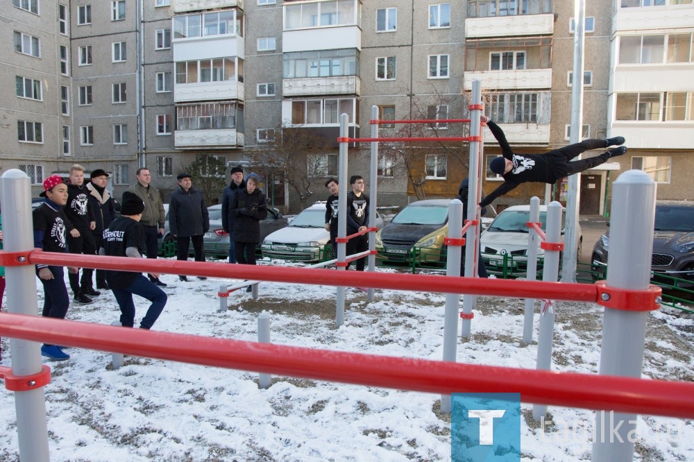 Сегодня торжественно открылся обновленный двор домов на улице Нижней Черепанова №13, 15, 9,11,17,19, 21