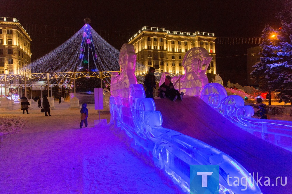 В центре Нижнего Тагила зажглась главная елка