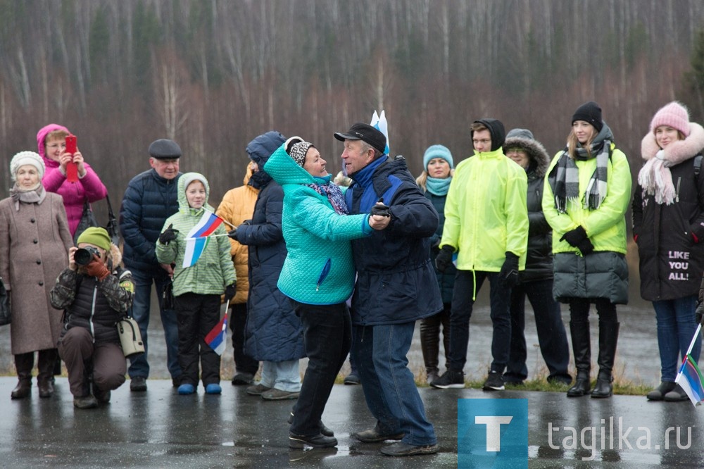 Владислав Пинаев открыл митинг в деревне Усть-Утка , посвященный Дню народного единства