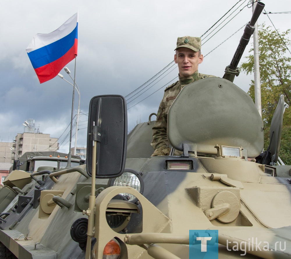 Все готово к началу прохождения военной техники по главной улице города