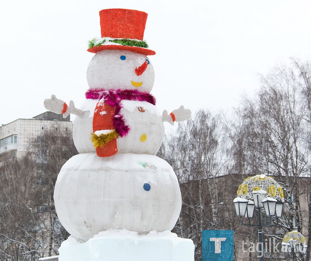 Строительство ледового городка на Театральной площади