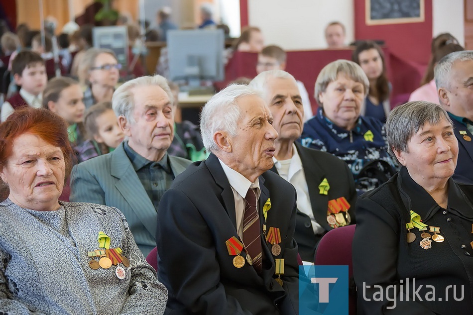 Гимназисты дружат с блокадниками