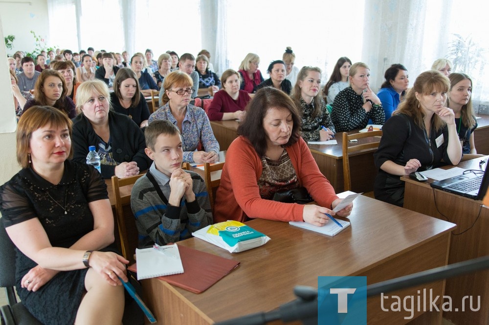 Сегодня в Центральной городской библиотеке собрались участники семинара «Тифлокомментирование как новая социальная услуга учреждений культуры»