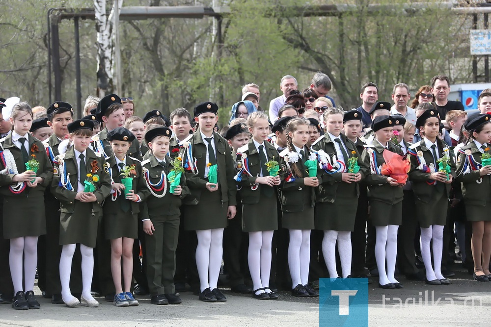 На площади ВМЗ у памятника работникам, павшим в годы войны, состоялся митинг, посвященный Дню Победы