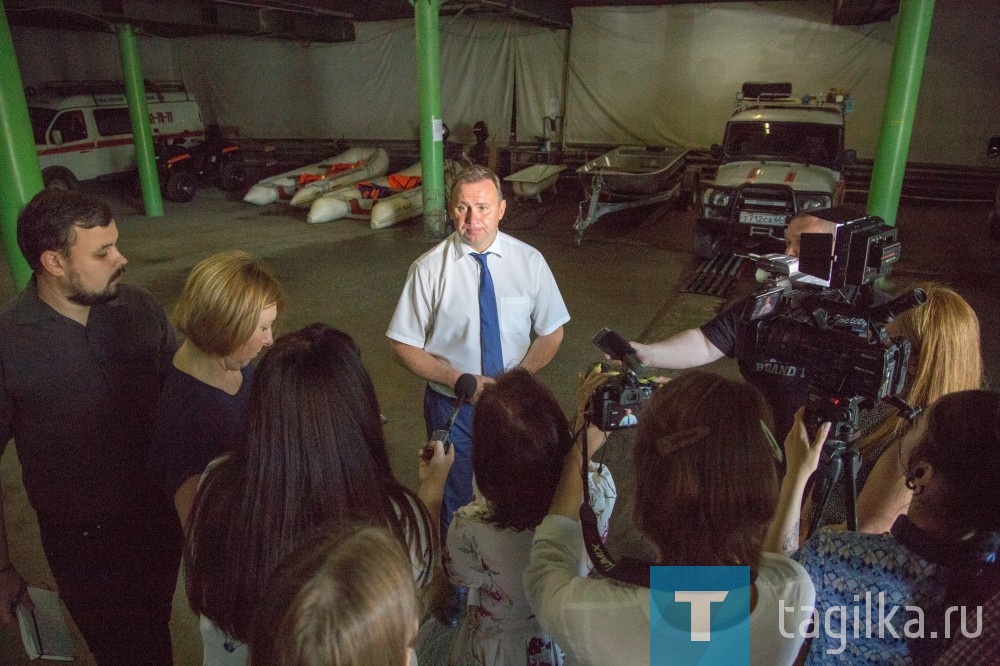 Глава города Н-Тагил В.Ю. Пинаев поздравил спасателей с победой в областном конкурсе.