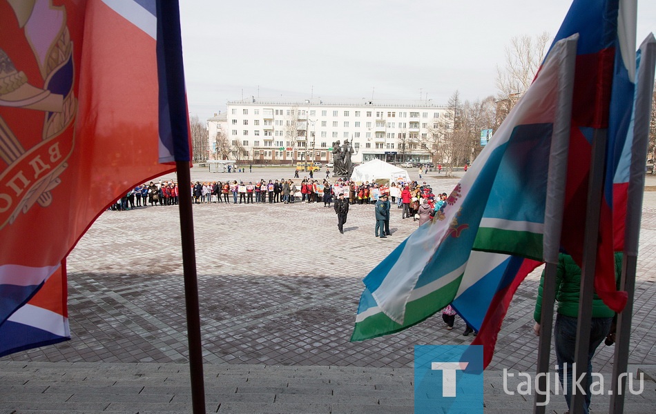 Противопожарная ярмарка "Город без пожаров".

Перед началом пожароопасного периода на площади перед КДК «Современник» прошла противопожарная ярмарка. В ней приняли участие дружины юных пожарных из 18 школ города.