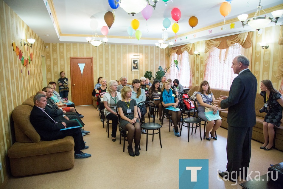 День открытых дверей в ГАУ "КЦСОН" Золотая осень"г. Н-Тагил".

На встречу с сотрудниками Центра пришли представители Советов ветеранов Дзержинского района и Уралвагонзавода, социальные работники, педагоги, чиновники. Почетным гостем стал заместитель главы администрации города Валерий Суров. 

