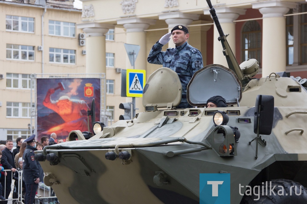 Шествием военной техники отметили тагильчане 100-летие отечественного танкпрома и 75-годовщину Победы в Великой Отечественной войне