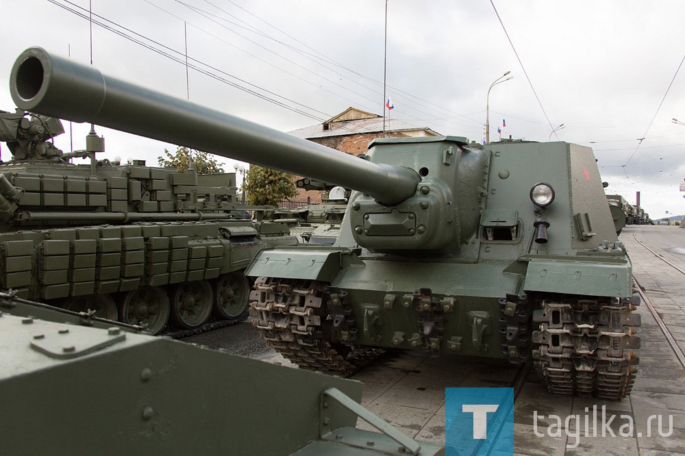 Все готово к началу прохождения военной техники по главной улице города