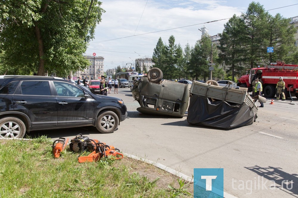 В центре Нижнего Тагила произошло ДТП с участием автобуса