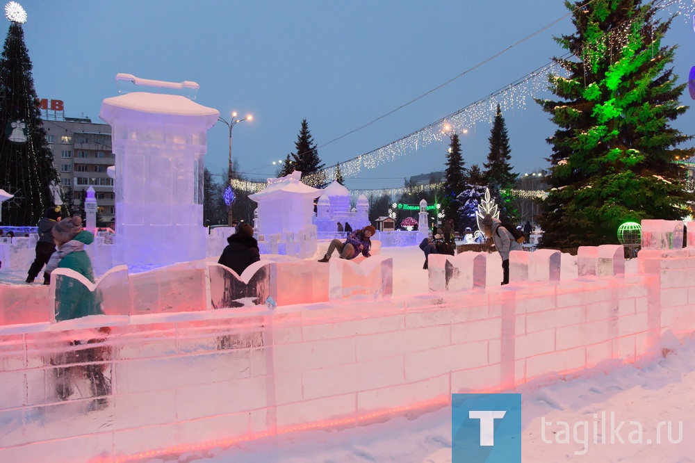 Зимние каникулы закончились, но ледовые городки продолжают работать