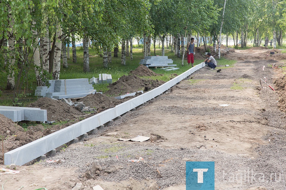 В парке Победы в Нижнем Тагиле на следующей неделе начнут укладывать тротуарную плитку