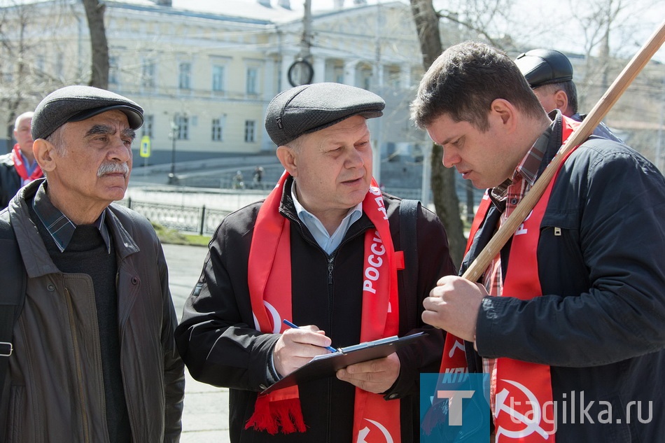 В Нижнем Тагиле празднуют Первомай. Митинг КПРФ.