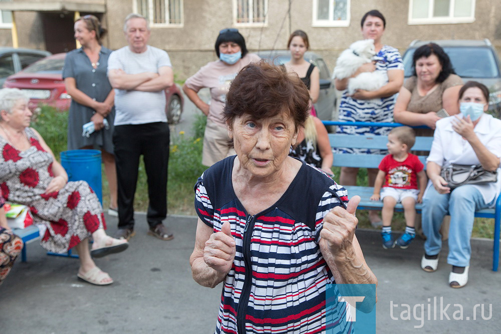 Глава города Владислав Пинаев встретился с жителями домов на улице Дарвина